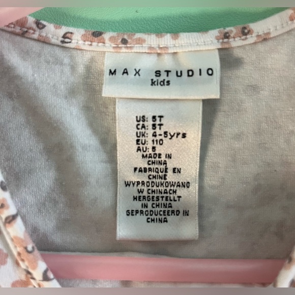 Max Studio Flower Print T-Shirt, Toddler Girl size 5T, kid t-shirts, pocket - Picture 3 of 8